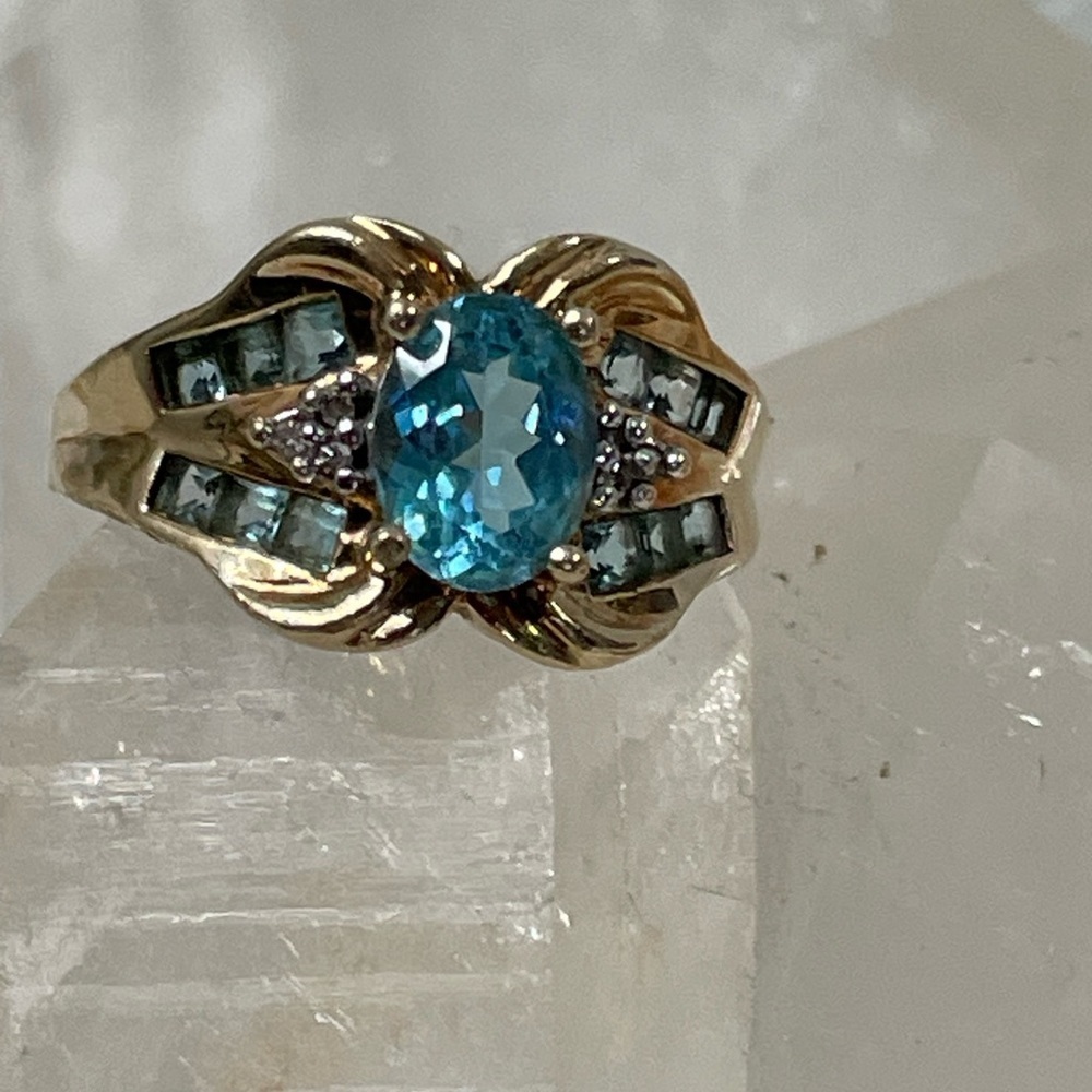 10k Blue Topaz and Diamond ring. Vintage.